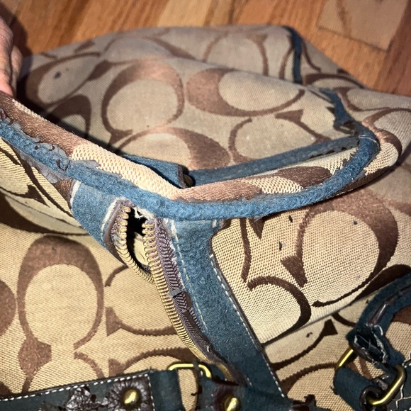 Signature Coach duffle bag - Picture 6 of 10